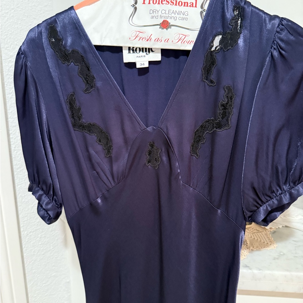 Elegant Navy Blue Dress with Black Lace Accents Rouge Paris